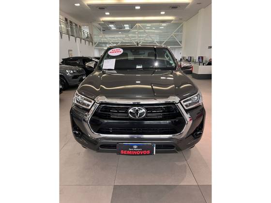 TOYOTA HILUX 2.8 D-4D TURBO DIESEL CD SRX 4X4 AUTOMÁTICO TOYOTA HILUX 2.8 D-4D TURBO DIESEL CD SRX 4X4 AUTOMÁTICO